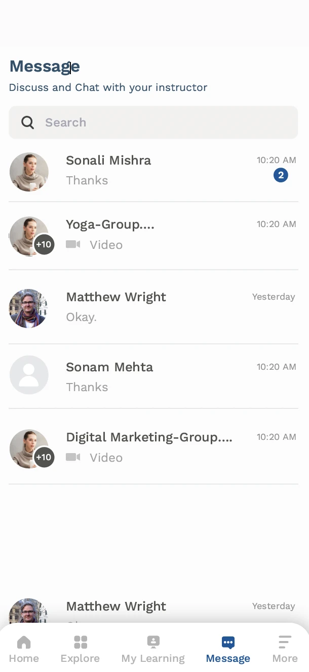 The message list: expert threads and class groups, with unread counts